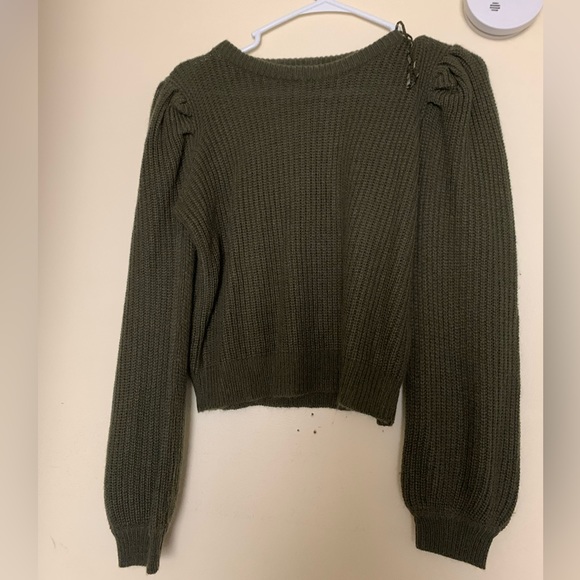 small green sweater - Picture 1 of 1